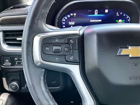 Used 2022 Chevrolet Suburban LT w/ Luxury Package RWD image 24