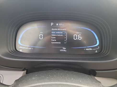 Used 2025 Hyundai Venue SEL image 30