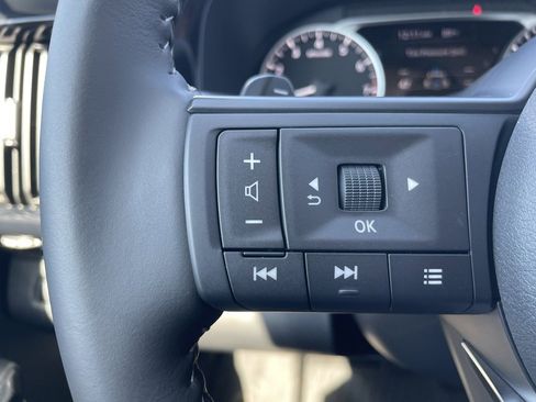 Certified 2025 Nissan Pathfinder SV w/ Black Appearance Package image 9