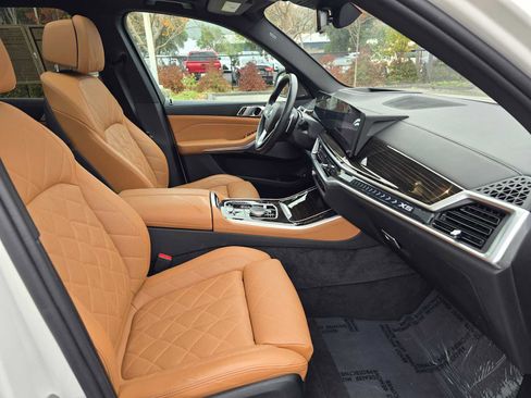 Used 2024 BMW X5 xDrive50e image 11