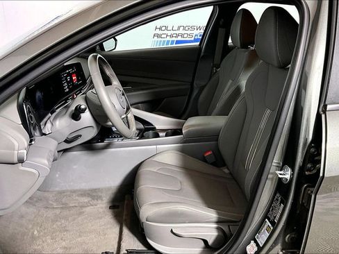 Used 2025 Hyundai Elantra SEL image 20