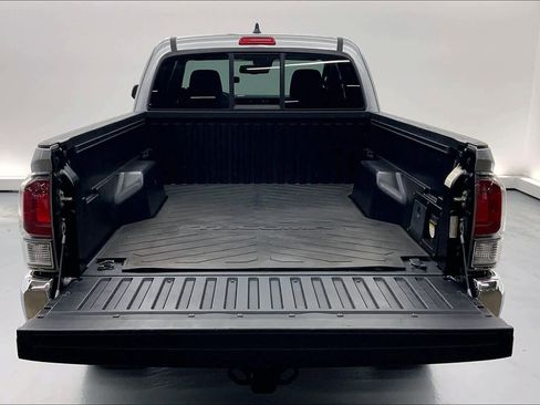 Used 2022 Toyota Tacoma TRD Off-Road image 15