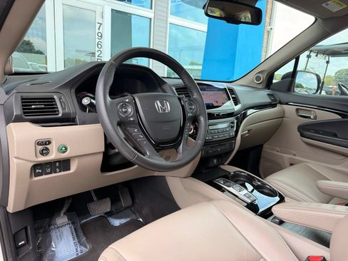 Used 2018 Honda Pilot Touring image 17