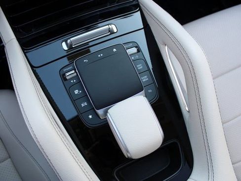 Used 2024 Mercedes-Benz GLE 450e 4MATIC image 19