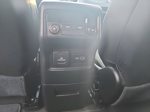 Used 2023 GMC Acadia SLE w/ Driver Convenience Package image 9