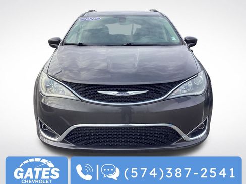 Used 2020 Chrysler Pacifica Touring-L image 2