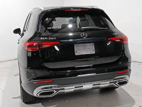 Used 2023 Mercedes-Benz GLC 300 4MATIC w/ Exclusive Trim Package image 5
