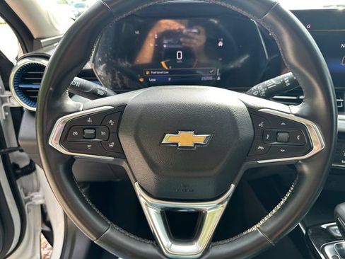 Certified 2024 Chevrolet Trax LT w/ Sunroof Package FWD image 27