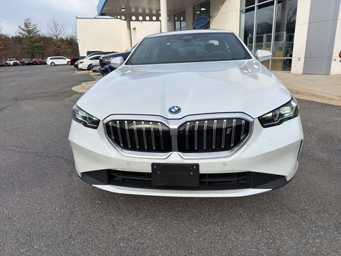 Used 2025 BMW i5 xDrive40 w/ Premium Package image 2