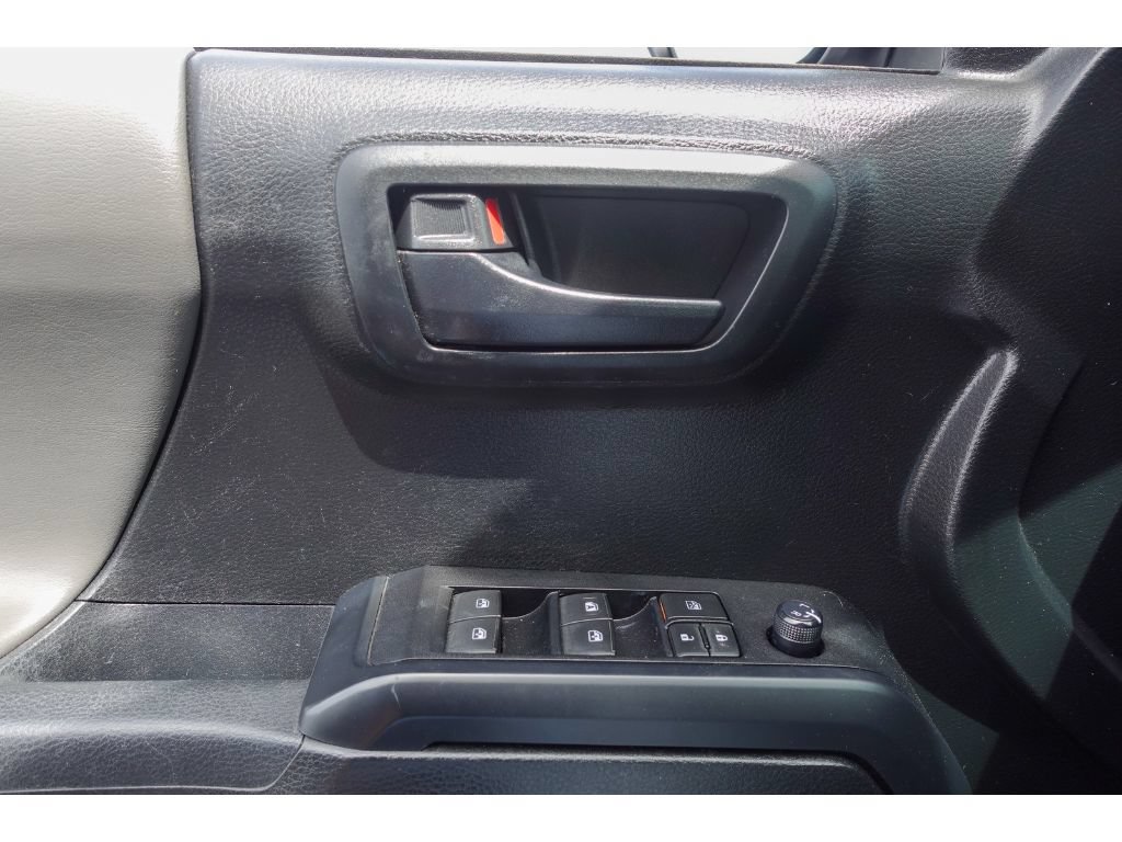 Used 2021 Toyota Tacoma SR AWD/4WD image 11