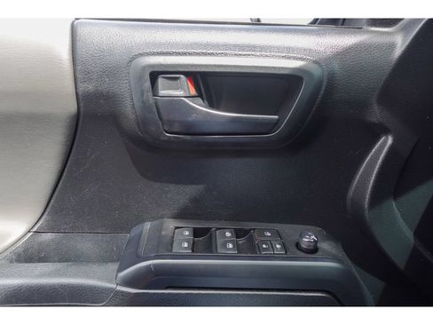 Used 2021 Toyota Tacoma SR AWD/4WD image 11