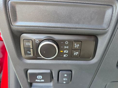 Used 2025 Ford F150 Lightning Platinum image 19