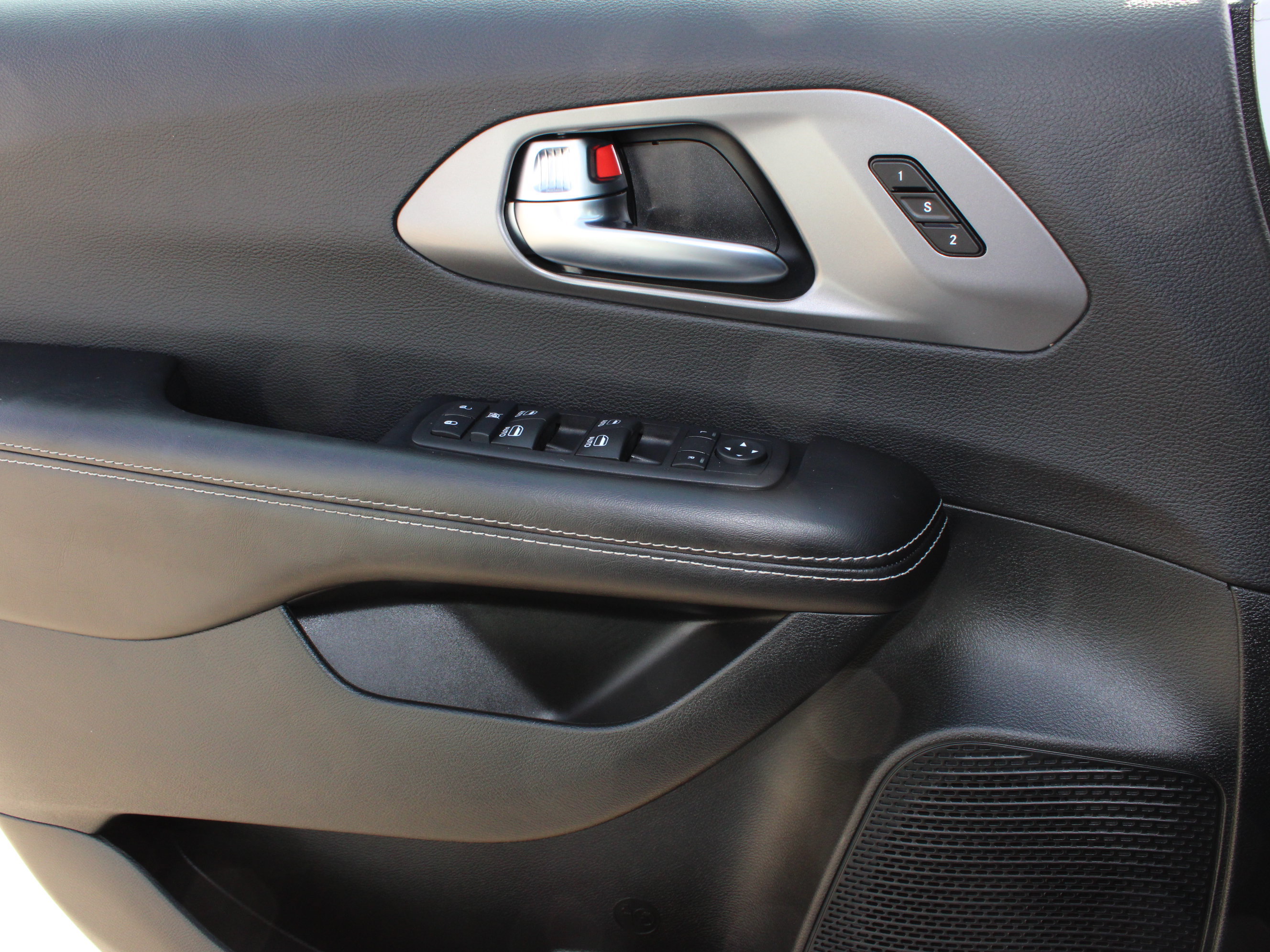 Used 2026 Chrysler Pacifica Select FWD image 30