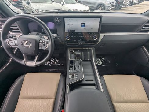 Used 2024 Lexus GX 550 AWD/4WD image 2