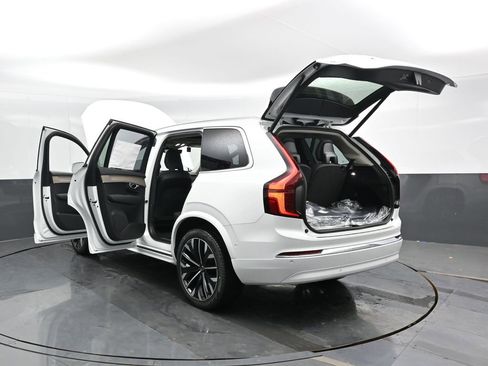 New 2025 Volvo XC90 B5 Plus w/ Protection Package Premier image 50