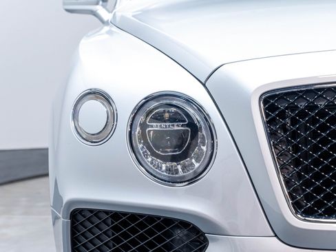 Used 2020 Bentley Bentayga AWD/4WD image 57
