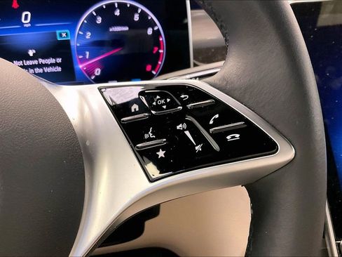 Used 2024 Mercedes-Benz GLC 300 4MATIC image 18