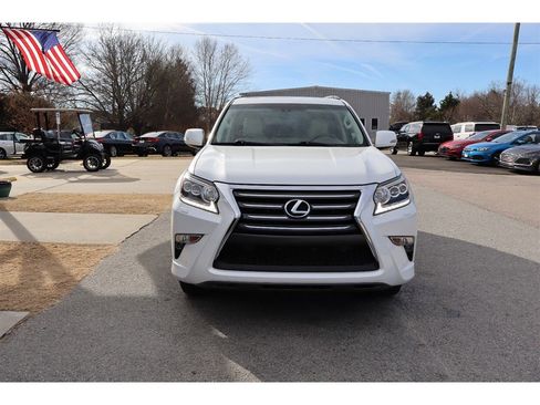 Used 2017 Lexus GX 460 image 10