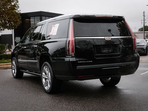 Used 2020 Cadillac Escalade ESV Premium Luxury image 14