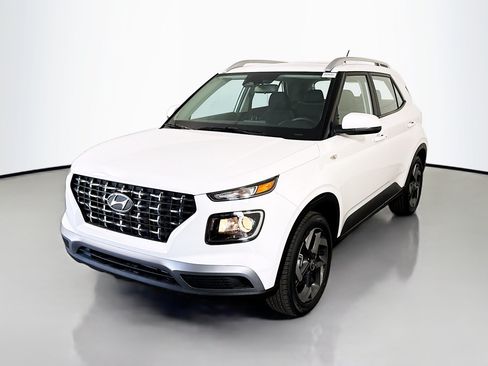 Used 2026 Hyundai Venue SEL FWD image 4