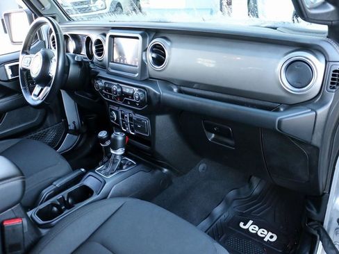 Used 2021 Jeep Wrangler Unlimited Sahara image 28