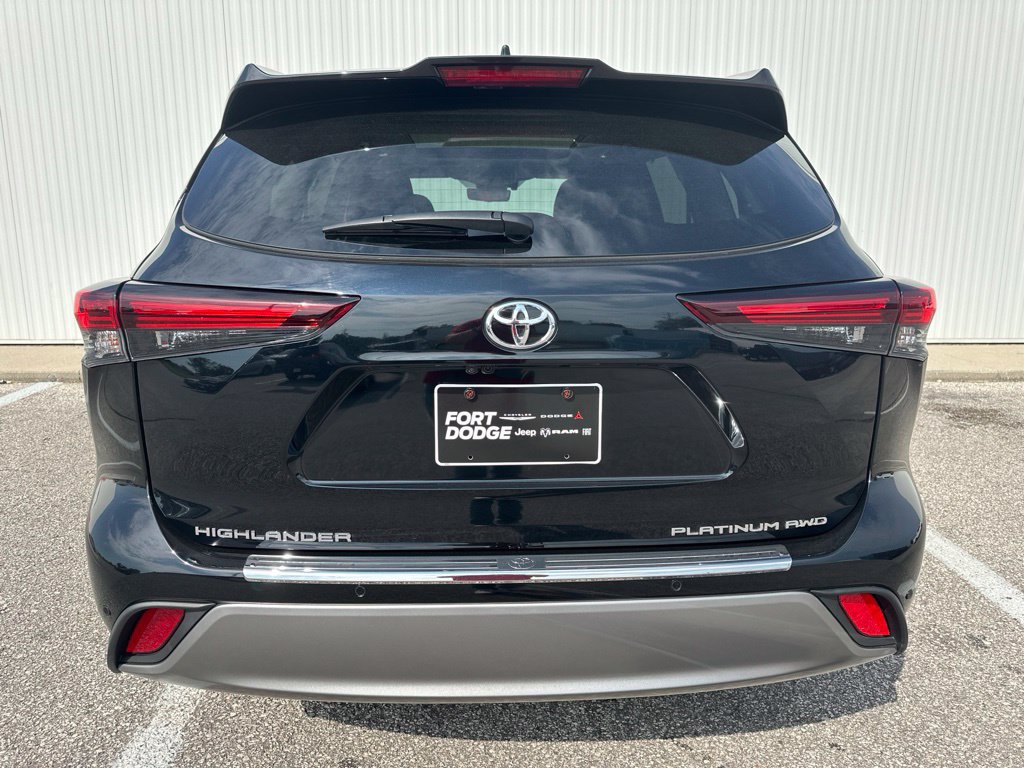 Used 2024 Toyota Highlander Platinum AWD/4WD image 6