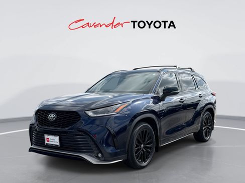 Used 2023 Toyota Highlander XSE FWD image 1
