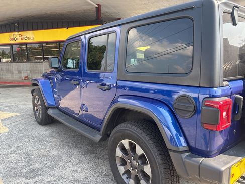 Used 2018 Jeep Wrangler Unlimited Sahara image 7