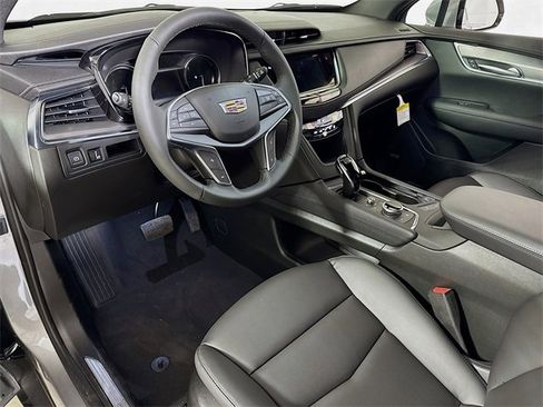 New 2025 Cadillac XT5 Luxury image 5