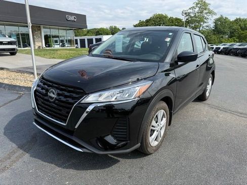 Used 2025 Nissan Kicks Play S FWD image 1