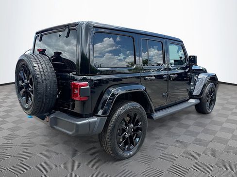 Used 2022 Jeep Wrangler Unlimited Sahara w/ Cold Weather Group AWD/4WD image 6
