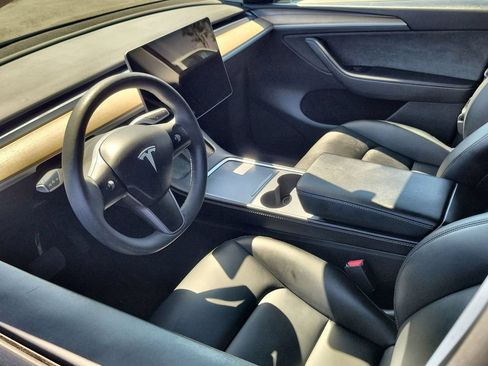 Used 2024 Tesla Model Y Long Range AWD/4WD image 10