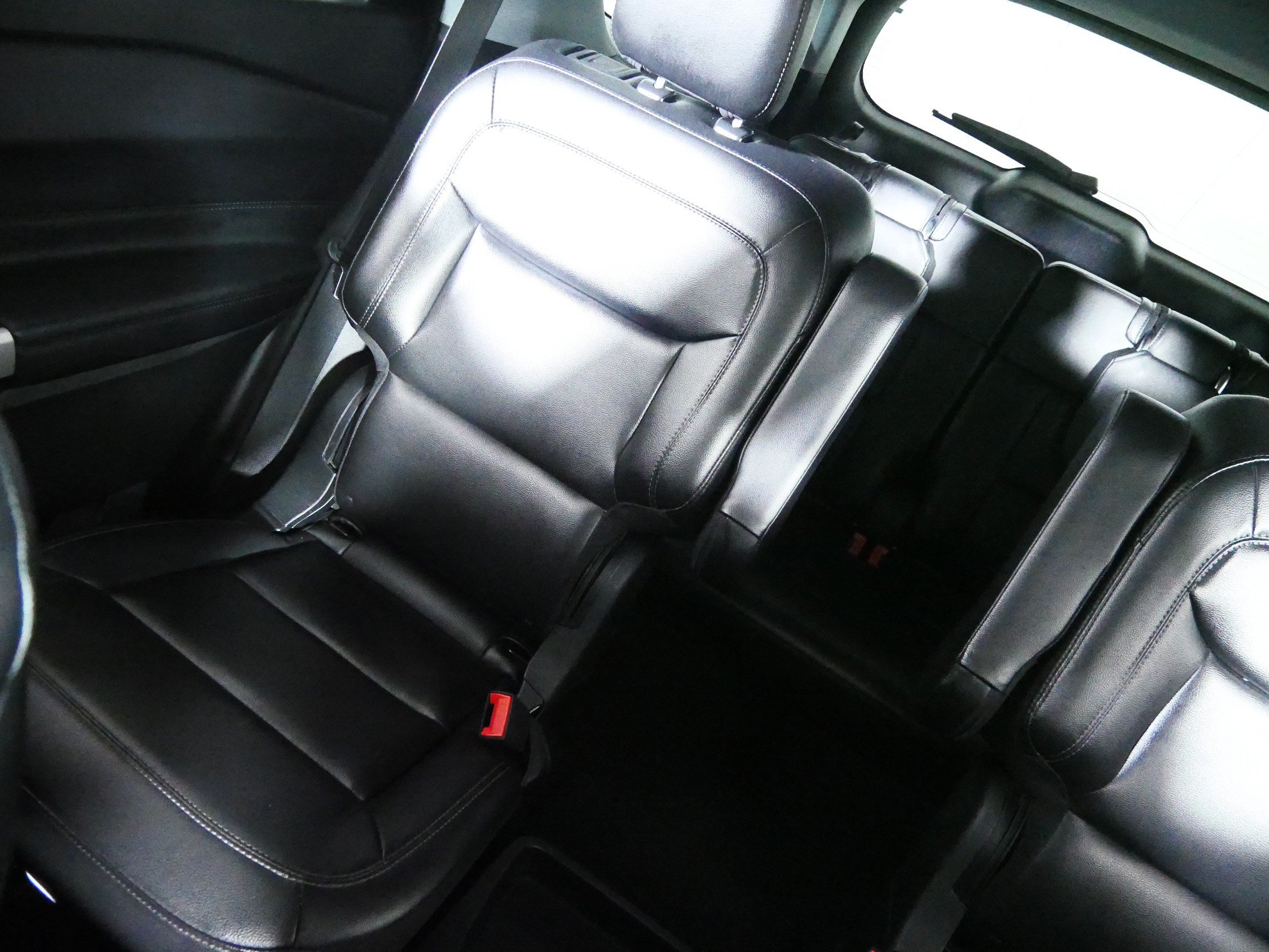 Used 2020 Ford Explorer XLT w/ Equipment Group 202A AWD/4WD image 12