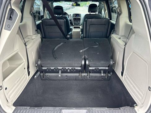Used 2019 Dodge Grand Caravan SXT FWD image 15