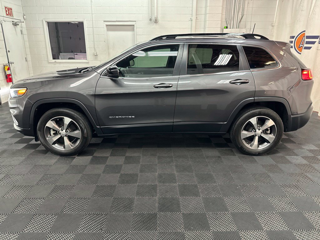 Used 2022 Jeep Cherokee Limited AWD/4WD image 6