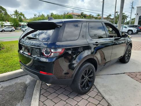 Used 2018 Land Rover Discovery Sport SE image 6
