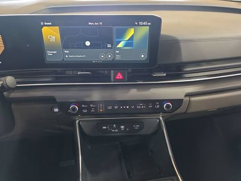 Used 2025 Kia Carnival EX FWD image 22