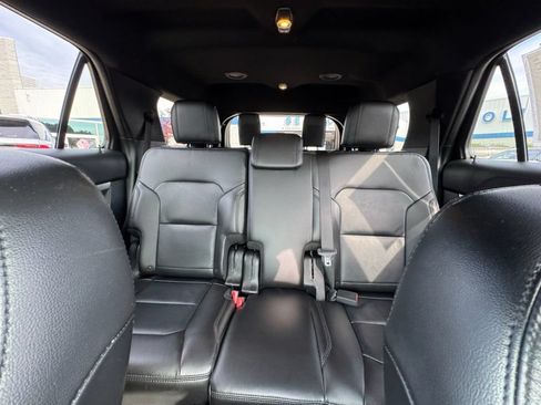Used 2017 Ford Explorer XLT w/ Equipment Group 202A FWD image 31