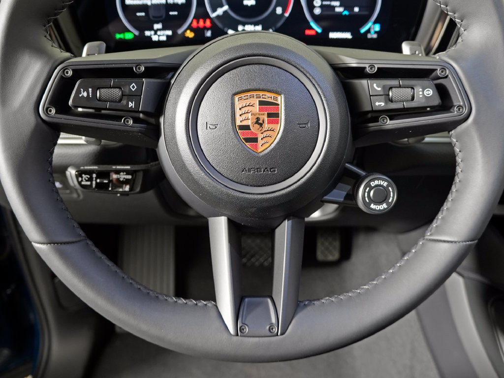Certified 2026 Porsche Cayenne AWD/4WD image 25