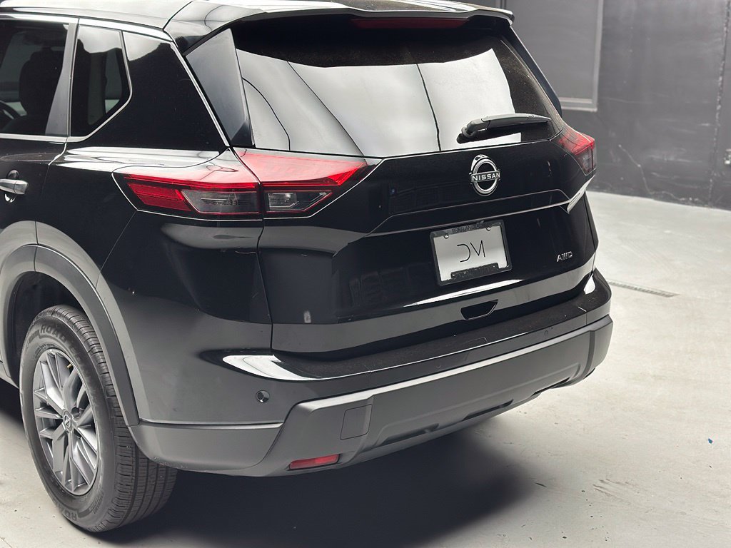Used 2024 Nissan Rogue S AWD/4WD image 16