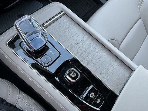 New 2026 Volvo XC90 B5 Plus w/ Protection Package AWD/4WD image 18