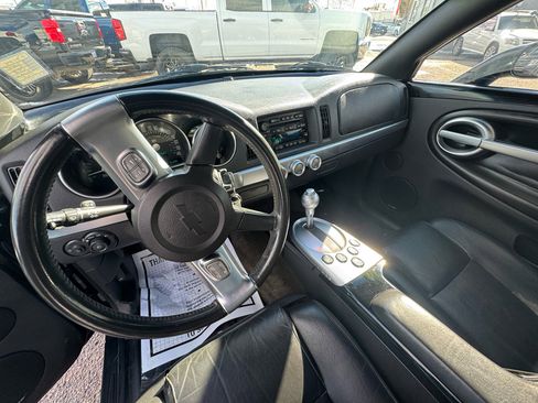 Used 2004 Chevrolet SSR w/ Preferred Equipment Group image 17