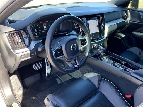 Used 2019 Volvo S60 T5 R-Design image 18
