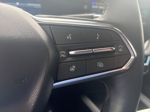 Used 2025 Chevrolet Equinox LT AWD/4WD image 21