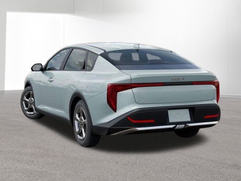 New 2026 Kia K4 LXS FWD image 4