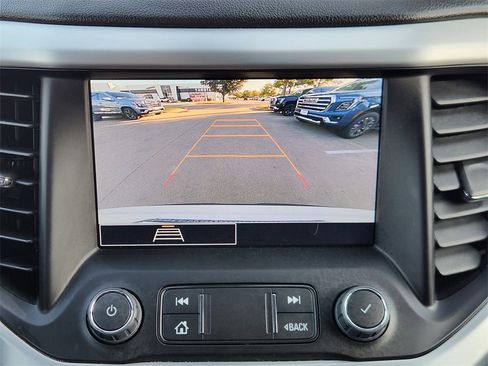 Used 2023 GMC Acadia SLE w/ Driver Convenience Package image 15