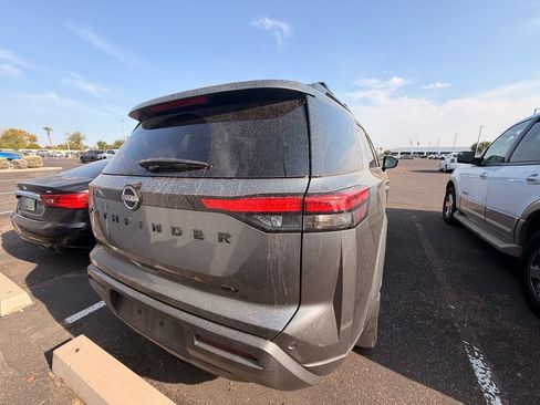 Used 2022 Nissan Pathfinder SV w/ SV Black Package FWD image 5
