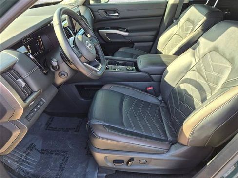 Used 2023 Nissan Pathfinder Platinum AWD/4WD image 16