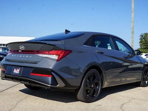 New 2026 Hyundai Elantra SEL Sport Premium FWD image 4