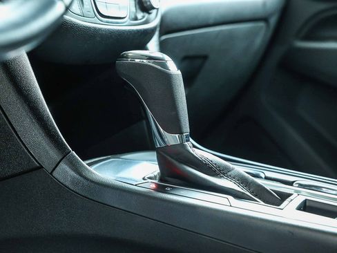 Used 2020 Chevrolet Equinox LT image 27